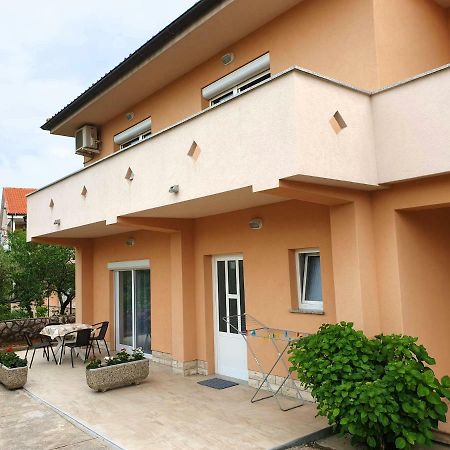 Apartments Elvira Кърк Екстериор снимка