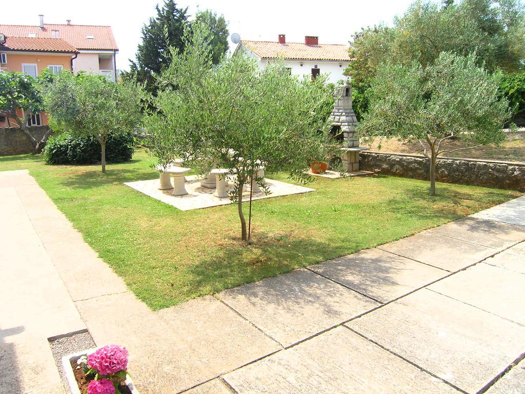 Apartments Elvira Кърк Екстериор снимка