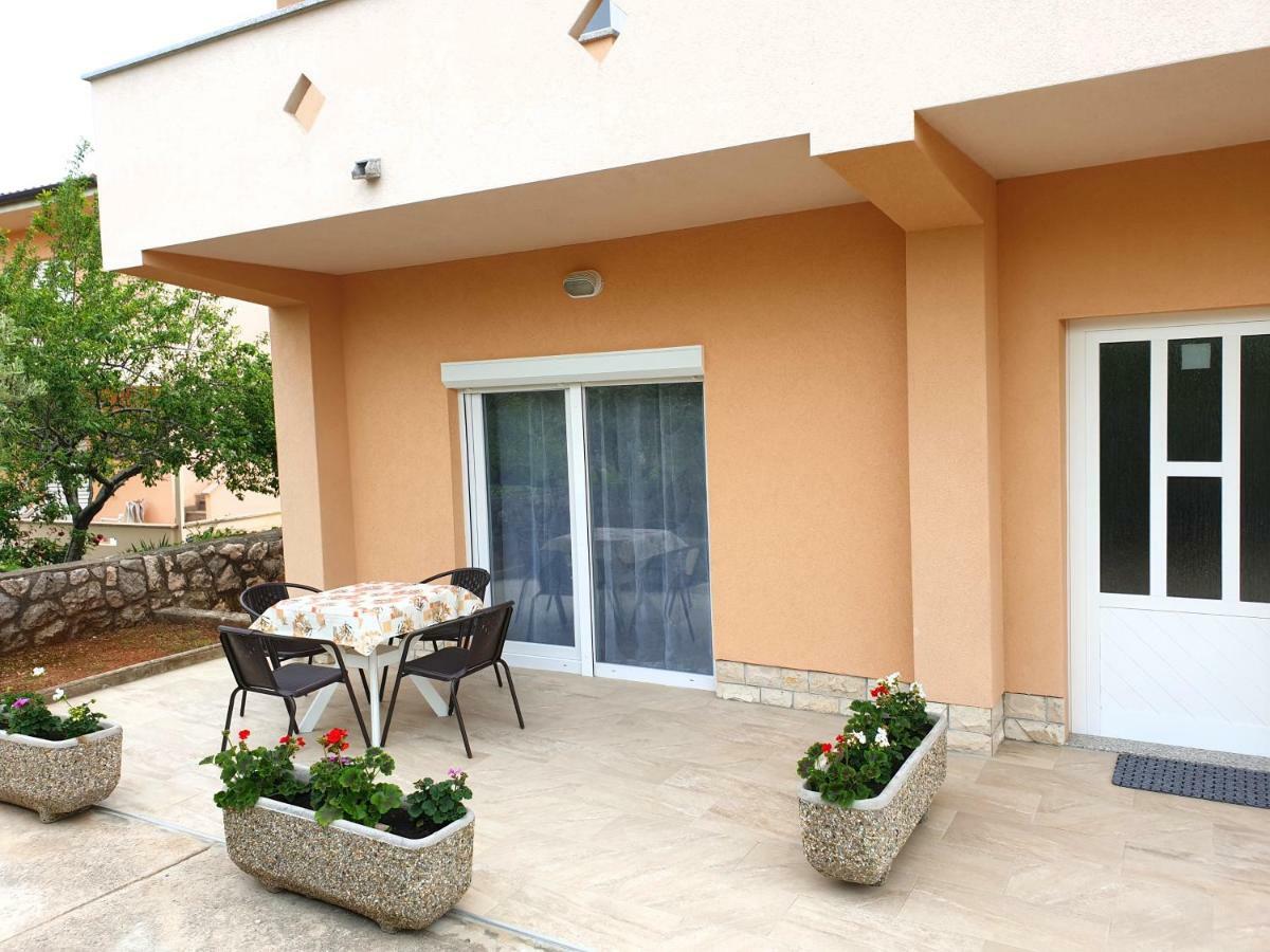 Apartments Elvira Кърк Екстериор снимка